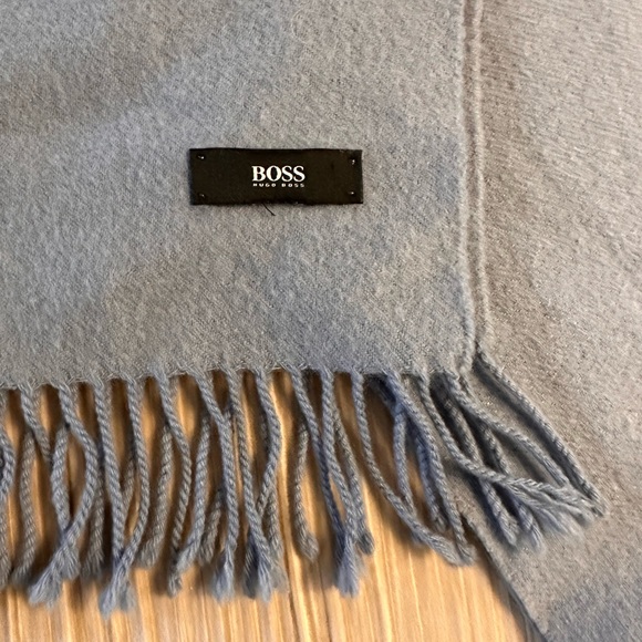HUGO BOSS authentic Italian cashmere scarf with embroidered logo - Picture 7 of 8